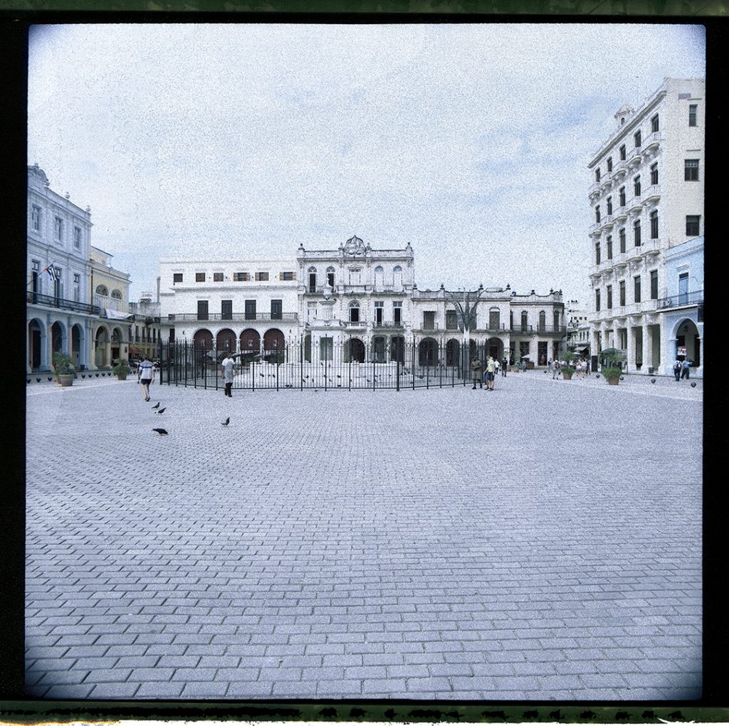 Plaza Vieja, Havanna, Kuba 2017. Negativ